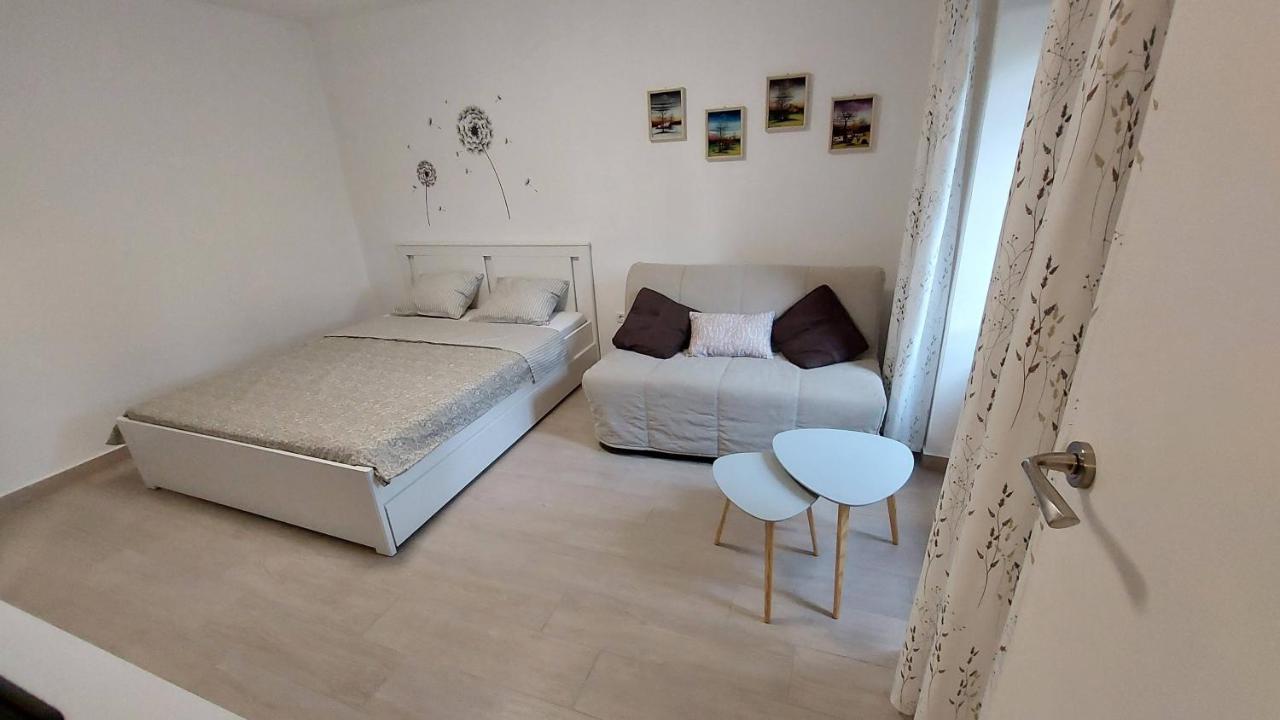 Apartma Rizana Dekani Exterior photo